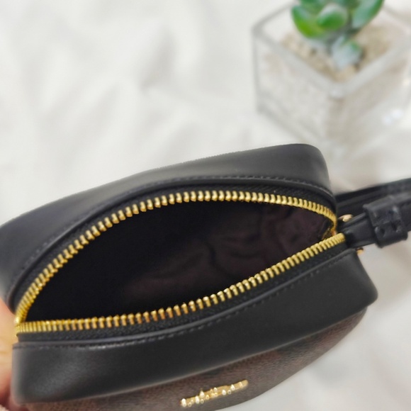 NWT COACH Small Pouch Wristlet In Signature Canvas Walnut/ Black CW907 $118 - Picture 4 of 5